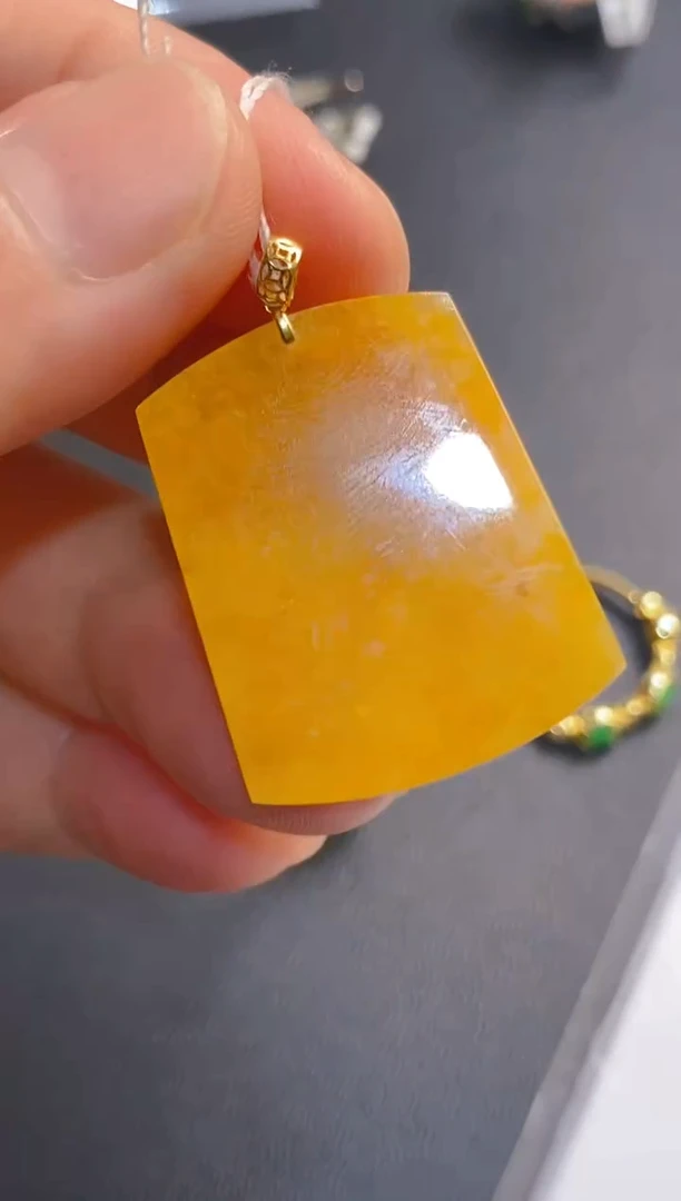 翡翠18K金镶嵌耳饰天然