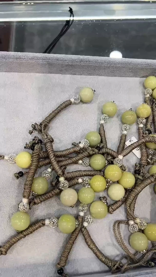 蛇纹石玉未镶嵌颈饰转运珠