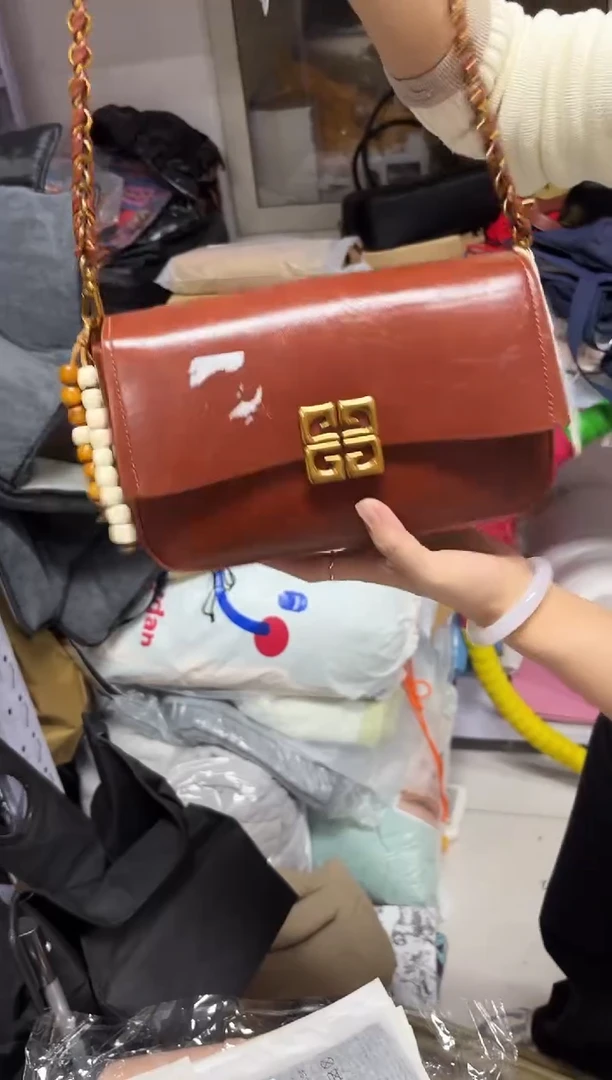 PVC点点小红心 关注主播