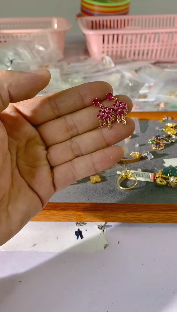 【闪购商品】水晶颈饰银S925镶嵌736红宝，蓝宝，多样性发一件赠链1