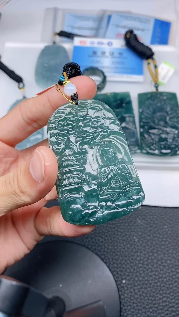 颈饰未镶嵌翡翠
