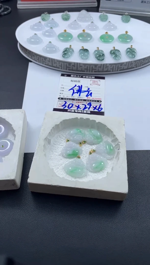 18K金镶嵌定制翡翠DDJ50991/多样性发一件