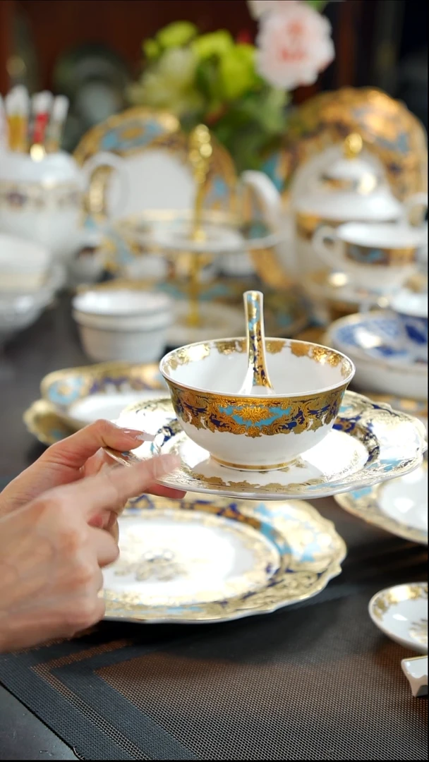 瓷片8英寸+小碗+小勺