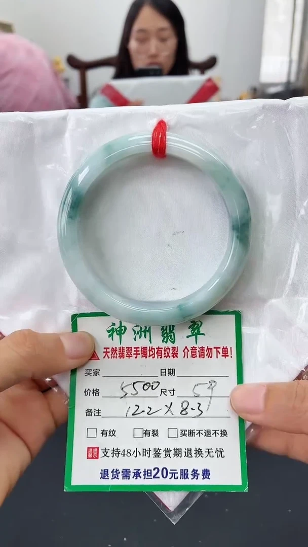 翡翠手镯未镶嵌翡翠手镯