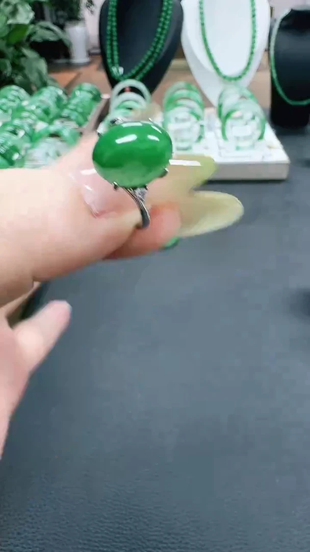 未镶嵌1石英质玉（非洲翠）/8245