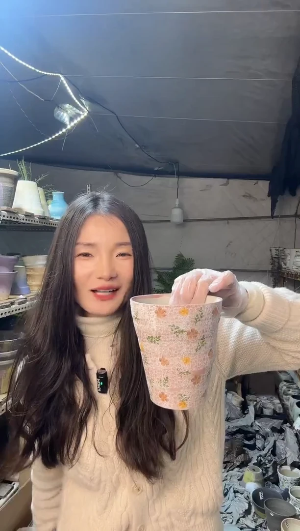 以实际为准拾****茶编号 304 景德镇手工手绘花盆口12高14