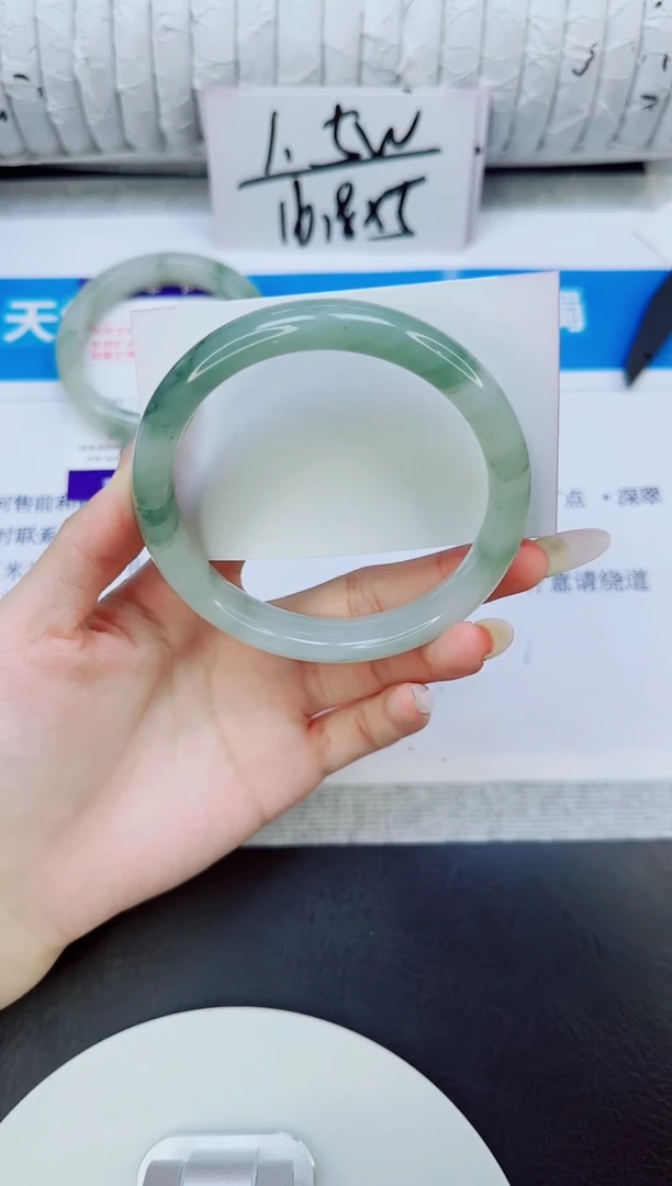 未镶嵌手镯石英质玉68/65.2