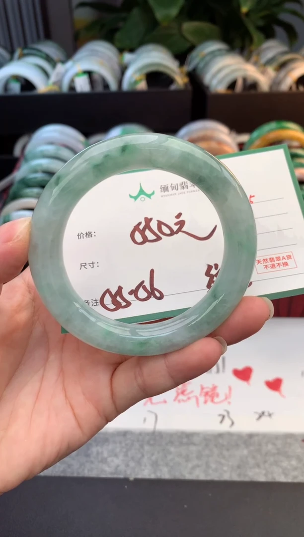 未镶嵌定制翡翠毛货需精细抛光+多人