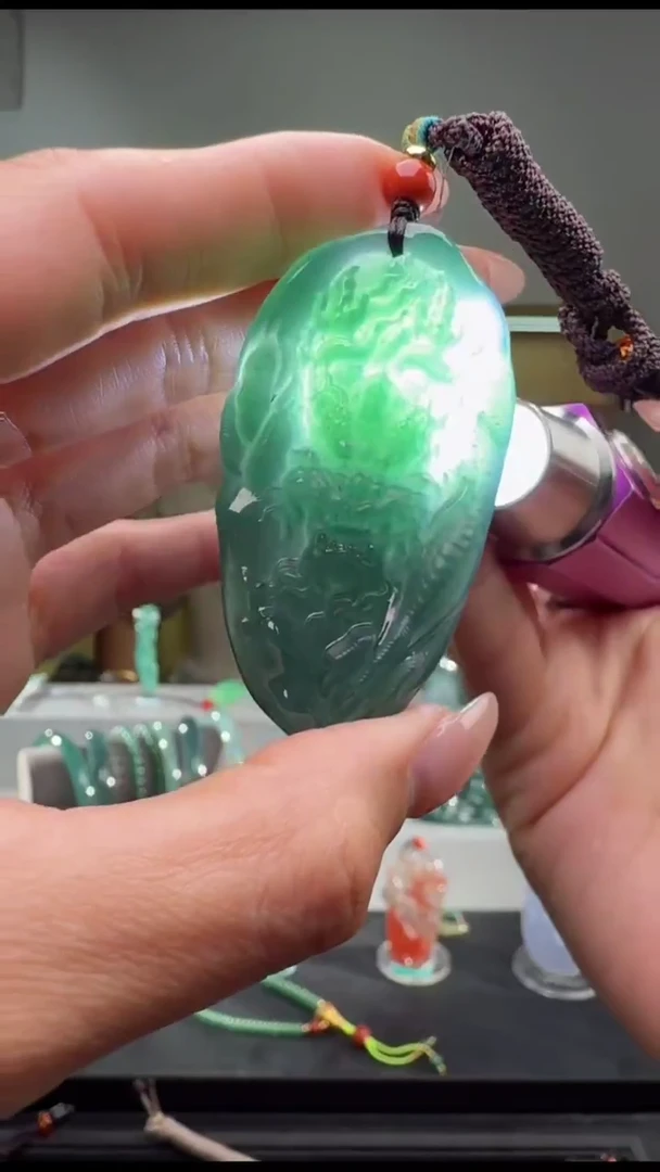 吊坠(不含链)未镶嵌翡翠龙牌