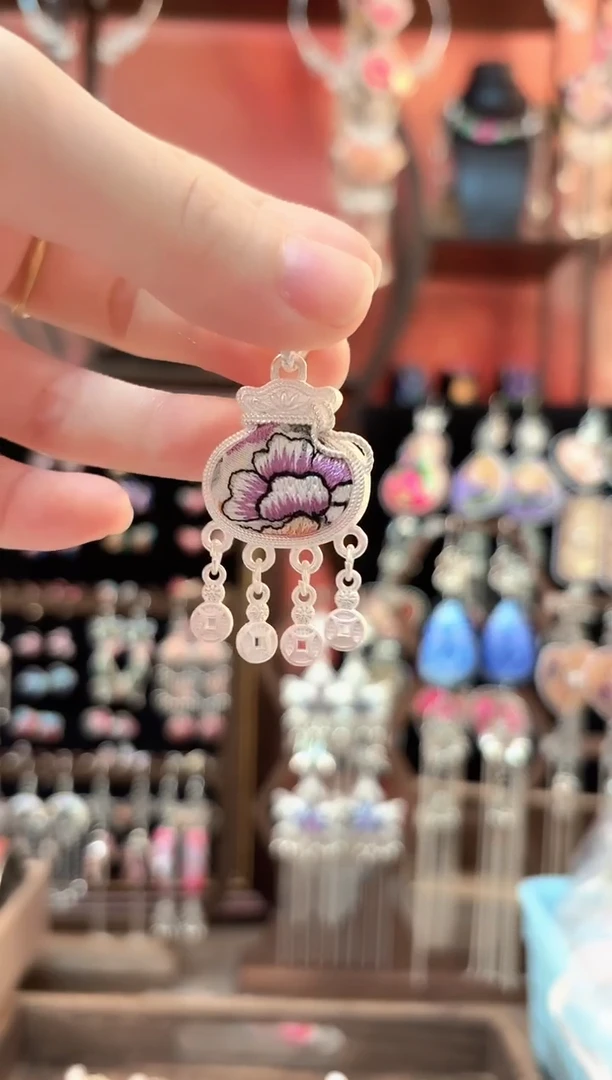 织绣云织谣民族风精美饰品   314