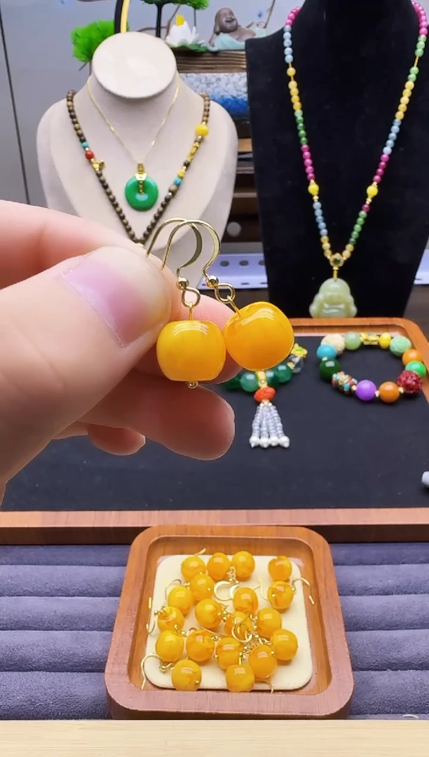 14K金镶嵌蜜蜡耳饰E01