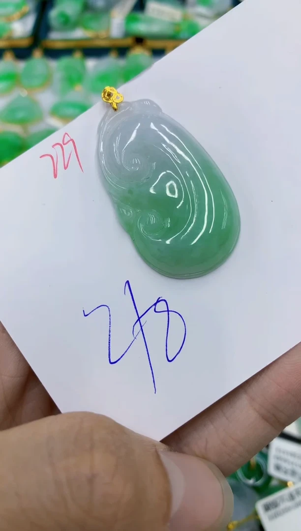翡翠18K金镶嵌颈饰1111111111