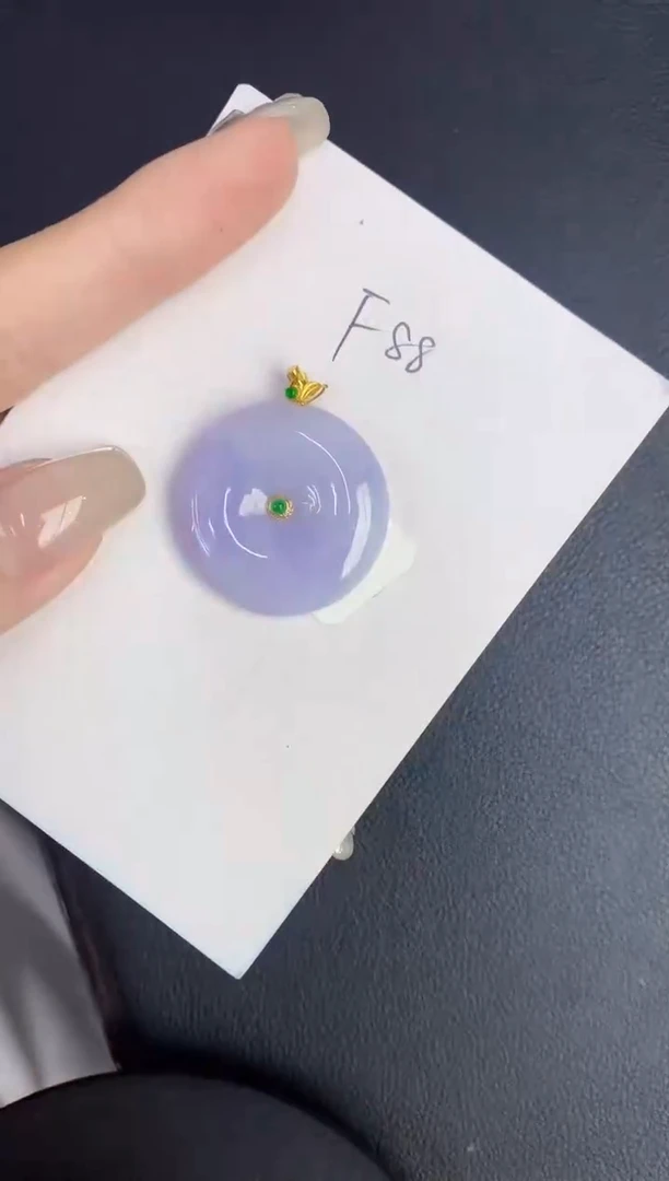 翡翠18K金镶嵌颈饰缅甸天然翡翠A货