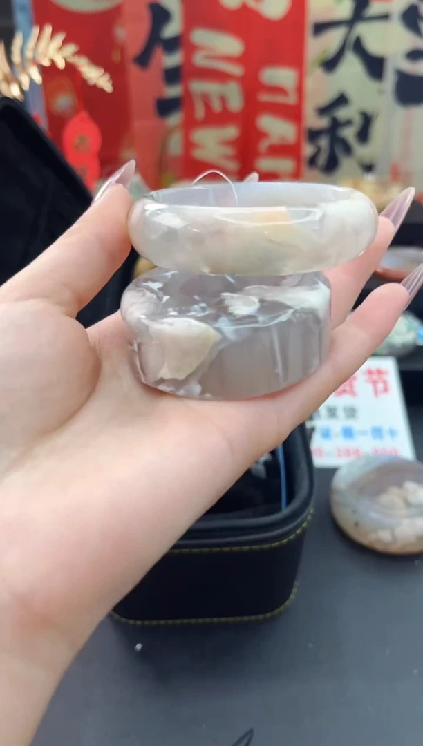 【闪购商品】石英质玉手镯未镶嵌赠送镯心（57圈口）