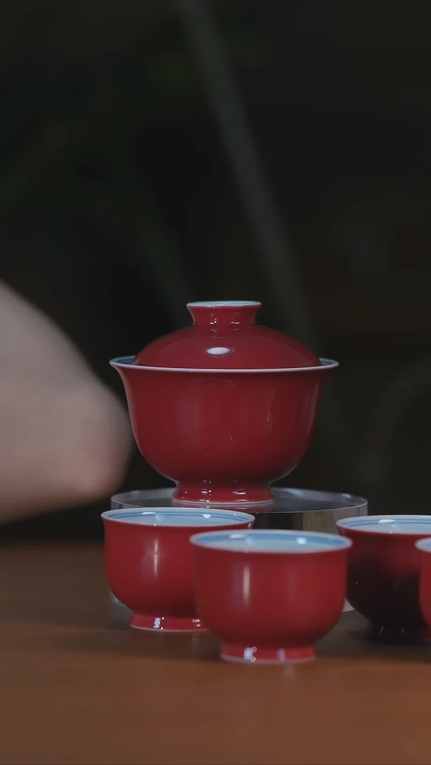 红釉一套一盖碗加4杯子