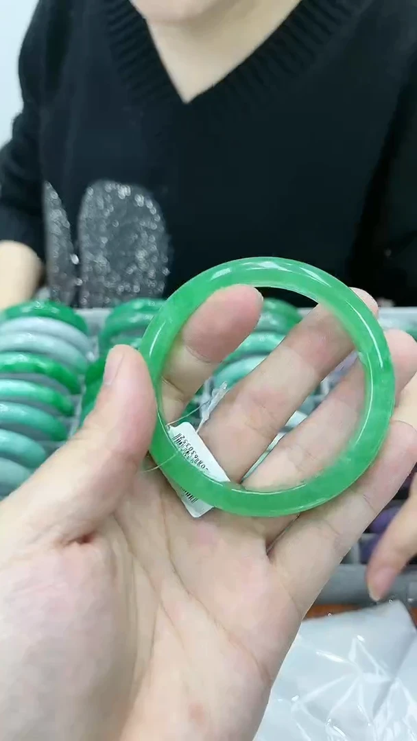 【闪购商品】砖雕s79 蜡阳绿手镯 圈口59.5
