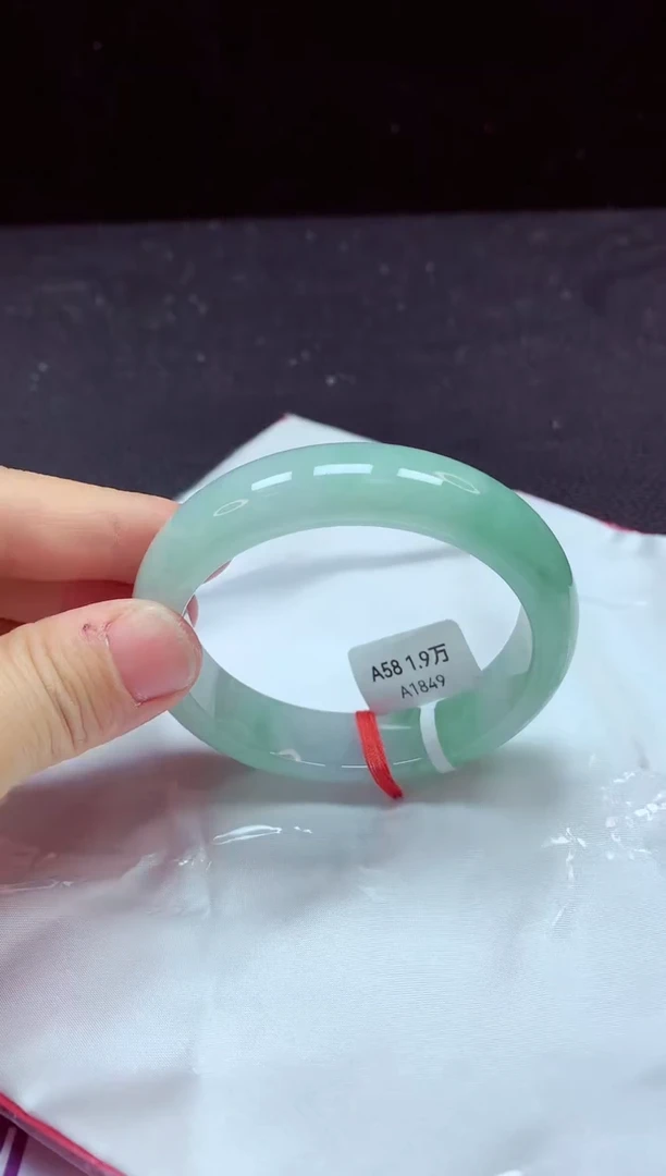 【闪购商品】翡翠手镯未镶嵌镯子58+