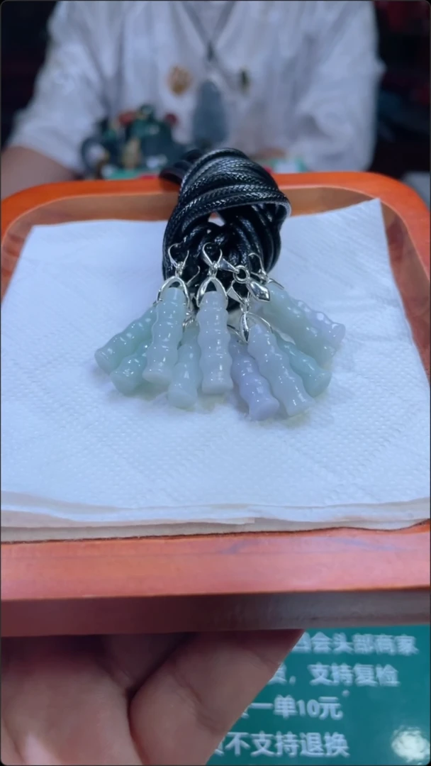 翡翠挂件未镶嵌随机发一个