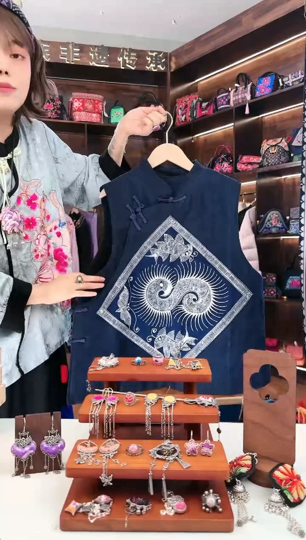 【闪购商品】织绣L29蚩梦苗族古绣