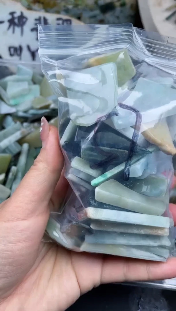 【闪购商品】翡翠颈饰未镶嵌天然翡翠大号500克57