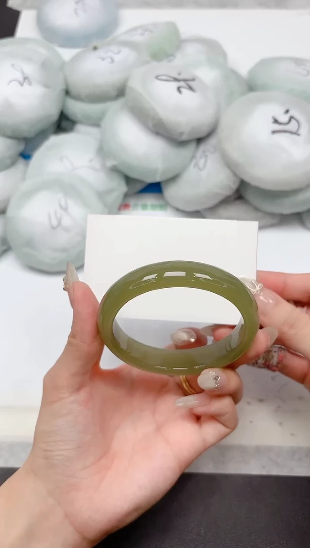 未镶嵌手镯石英质玉136-58.3