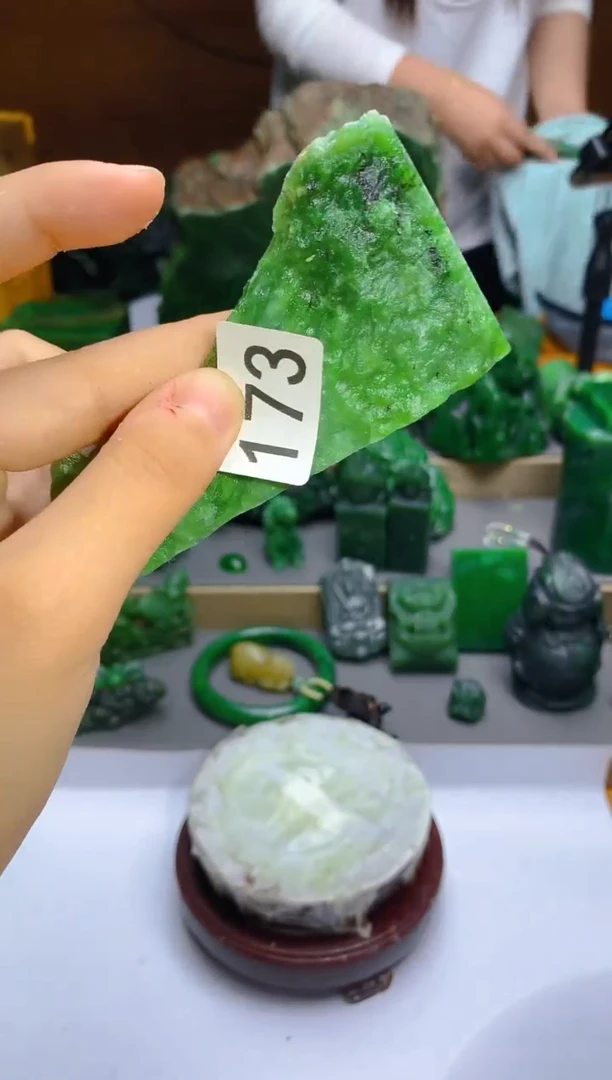 和田玉（碧玉）未镶嵌珠宝半成品1