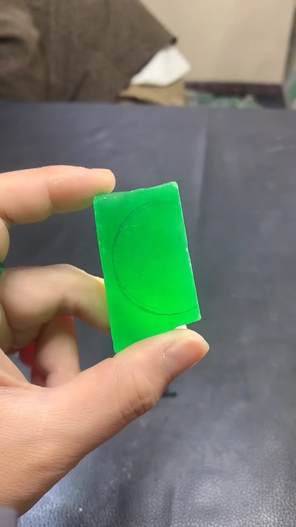 玉冰绿边角毛坯一个