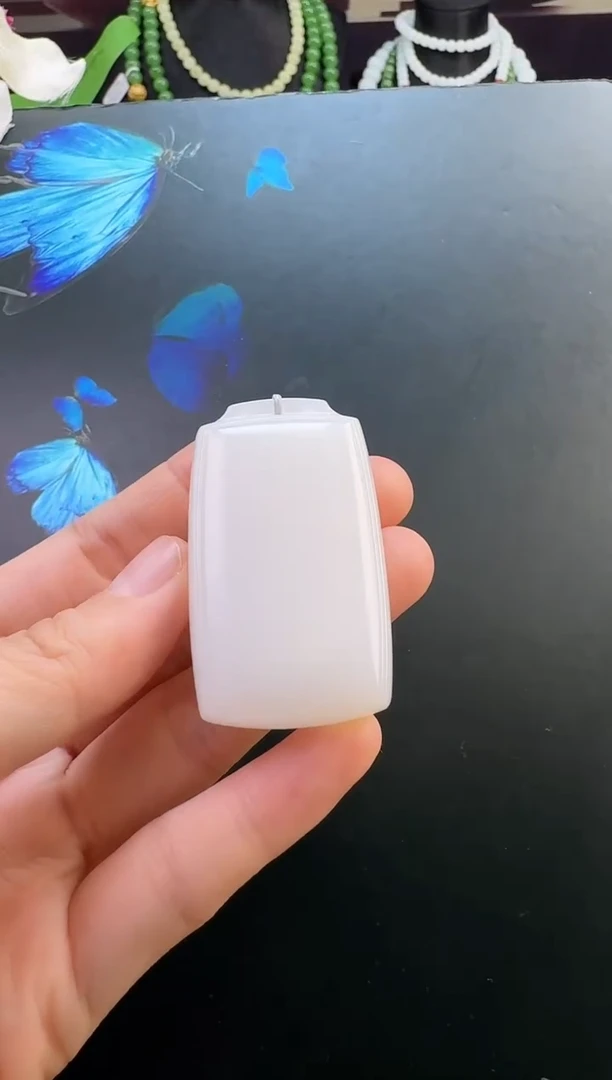 颈饰未镶嵌和田玉吊坠