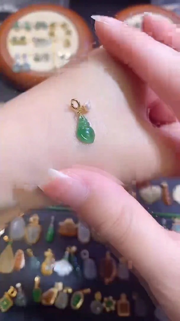 翡翠18K金镶嵌颈饰1111111