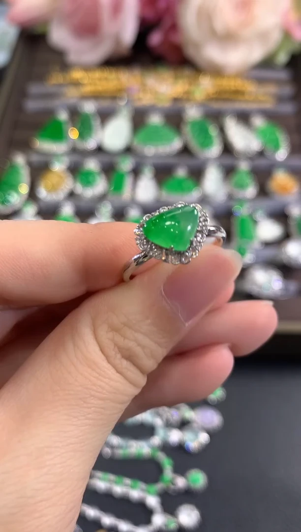 18K金镶嵌戒指翡翠b74 多样性一件发