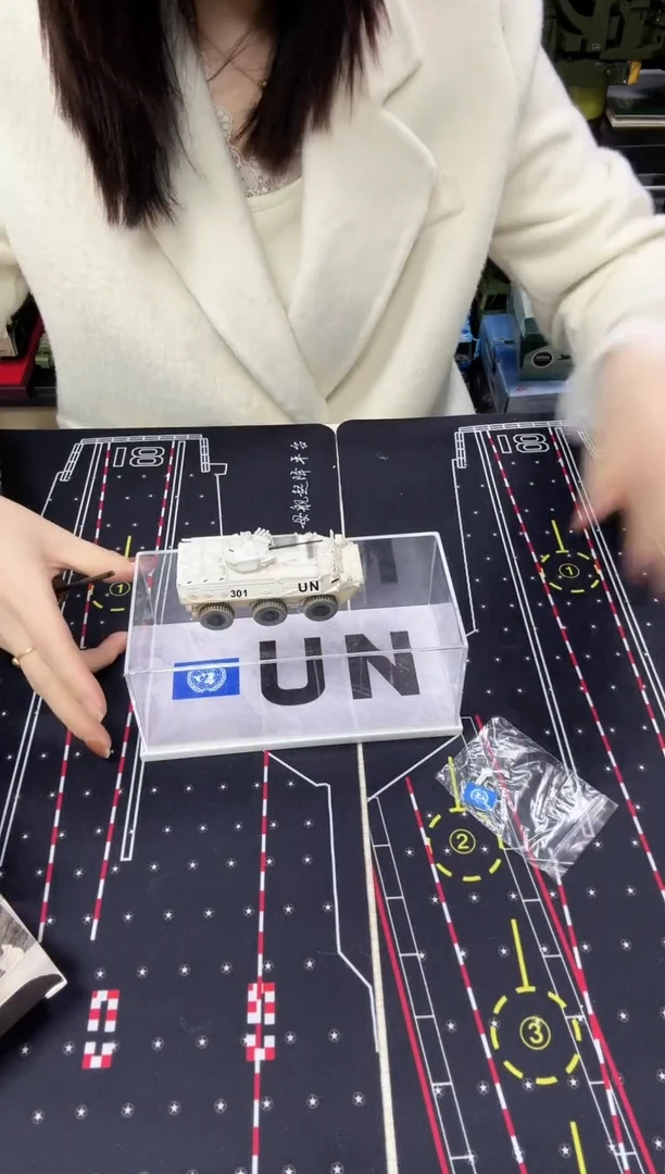 维和的白色装甲车