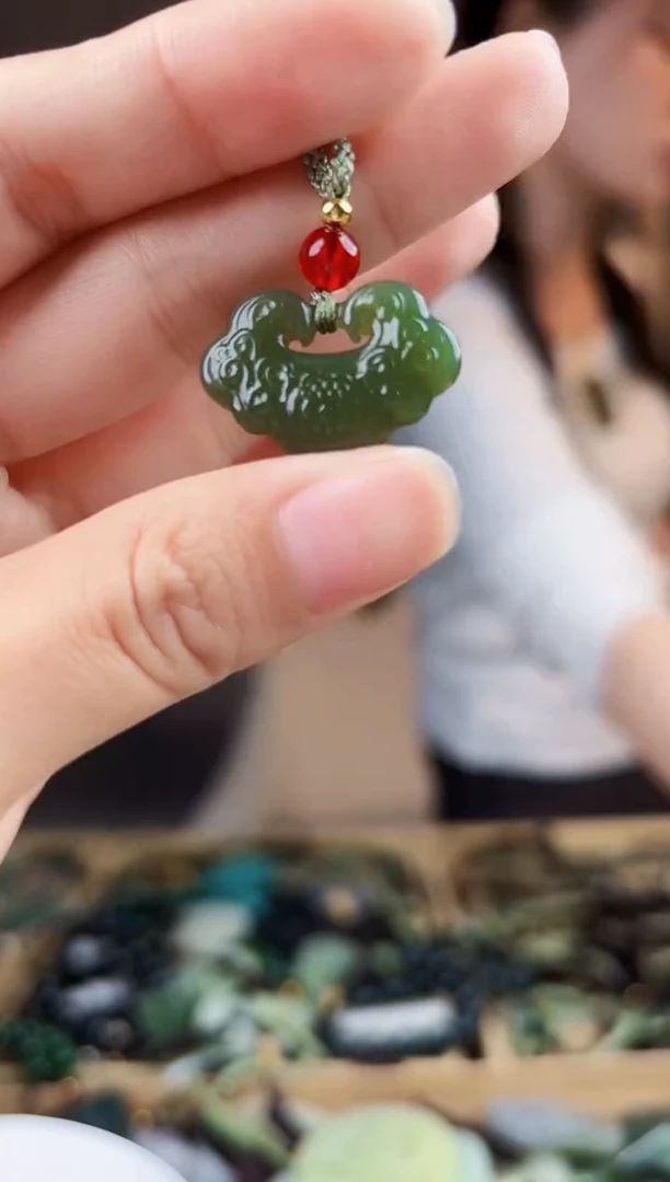 颈饰未镶嵌和田玉拍一发一，多样性发货