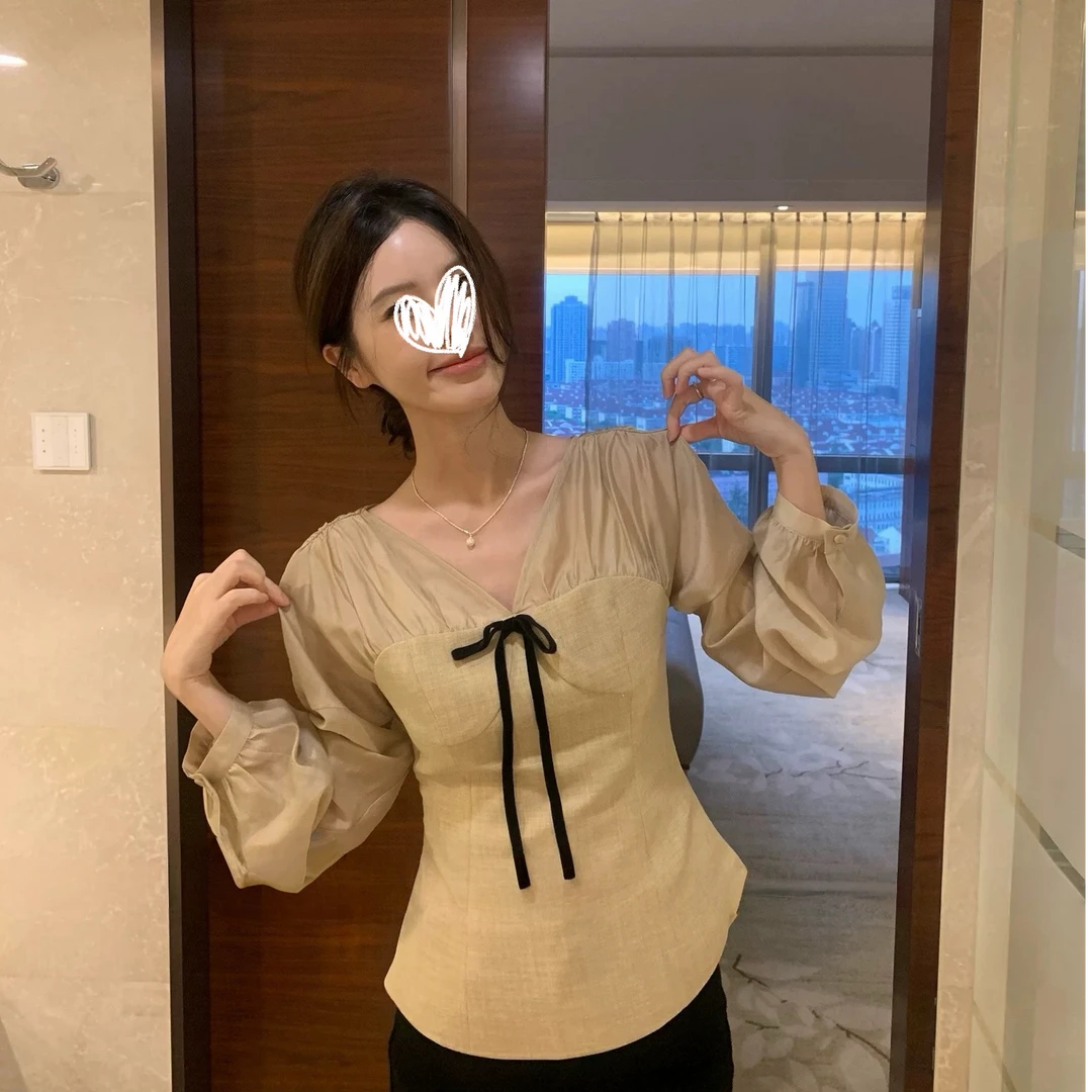 沙丘少女~韩系气质v领蝴蝶结拼接网纱收腰显瘦长袖上衣
