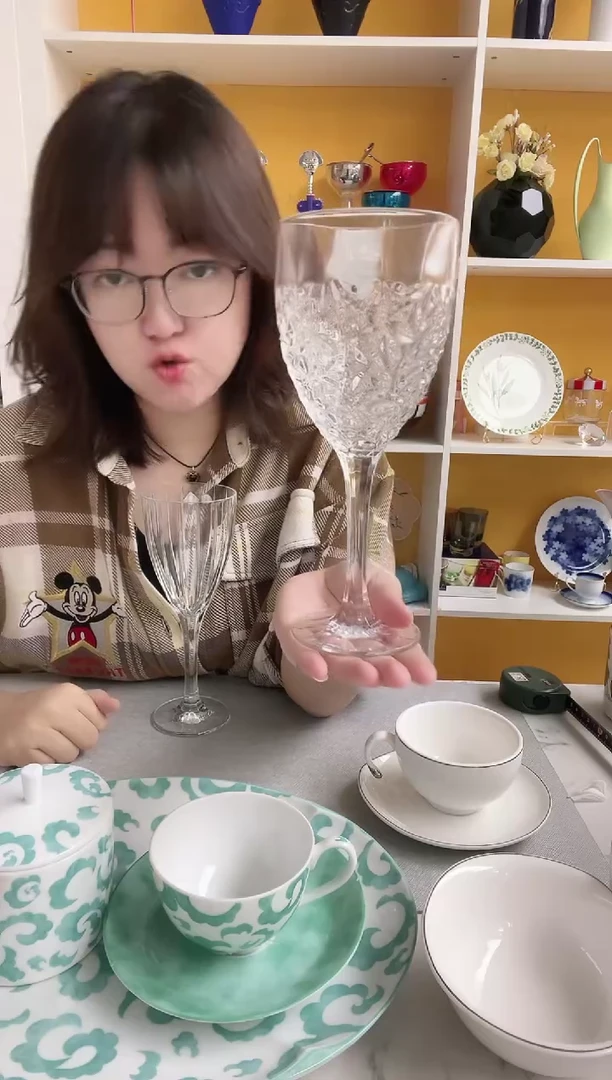 面**生2个 意大利敦迪 高脚红酒杯