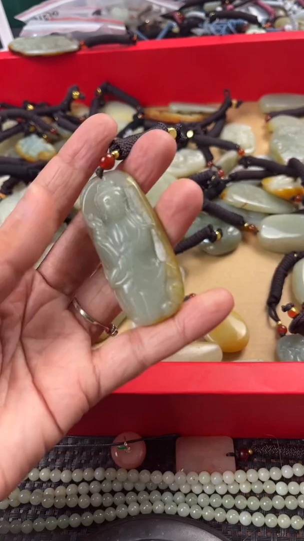 【闪购商品】和田玉颈饰未镶嵌多样性发货没有证书拍一发一有瑕