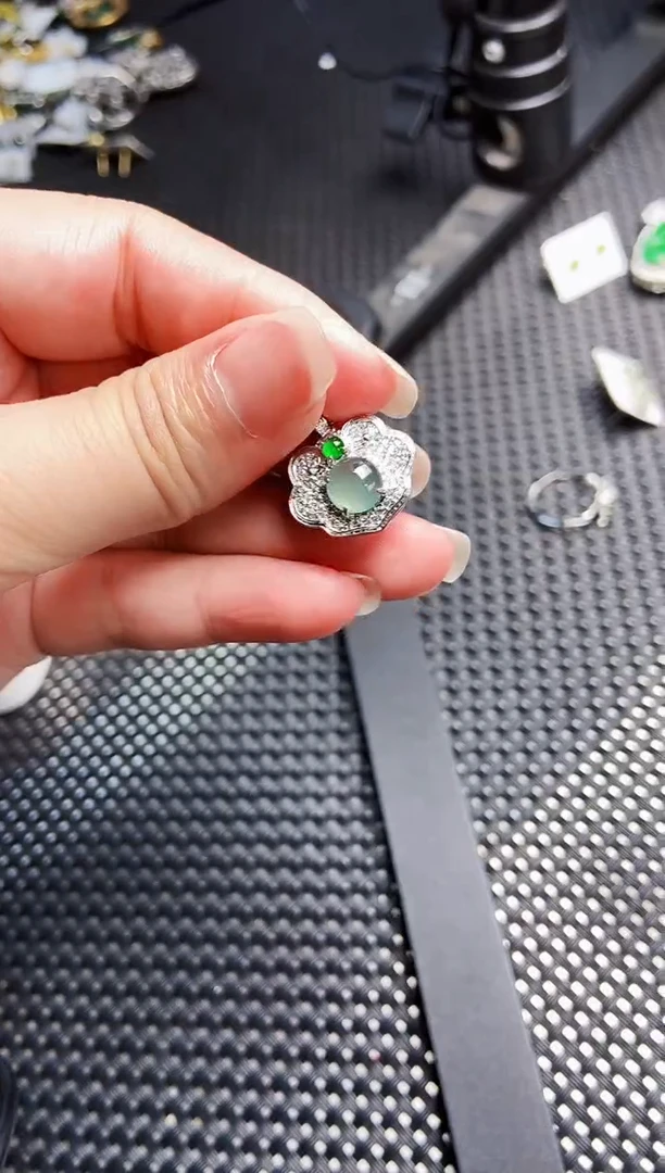 【闪购商品】翡翠吊坠(不含链)未镶嵌11111111
