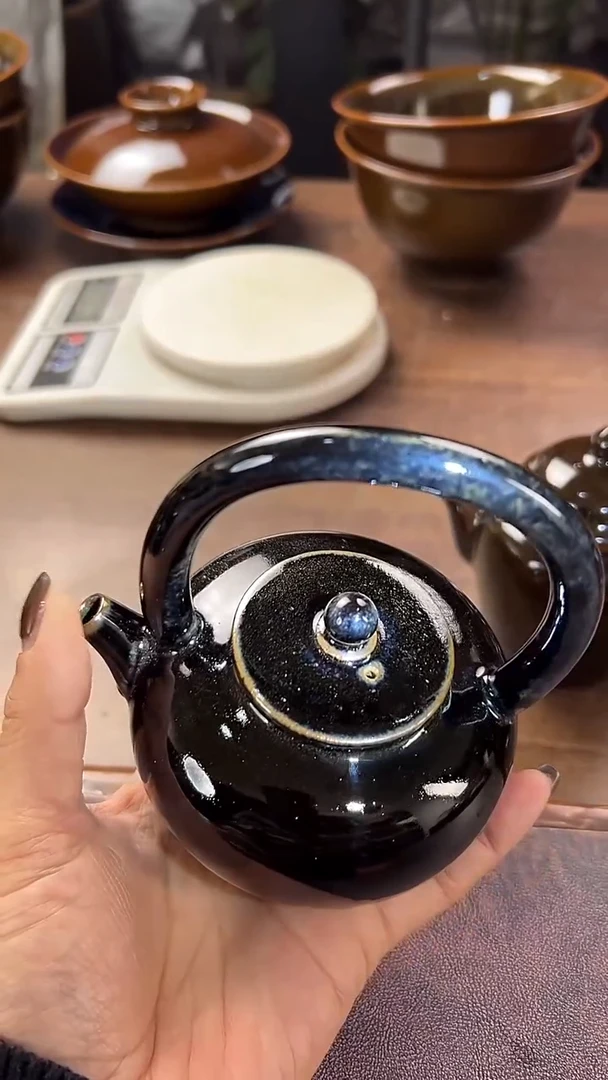 原矿黑釉色的提梁泡茶壶240cc