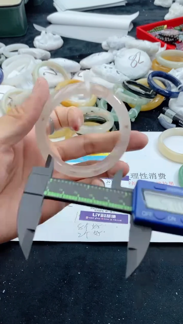 【闪购商品】石英质玉手镯未镶嵌209