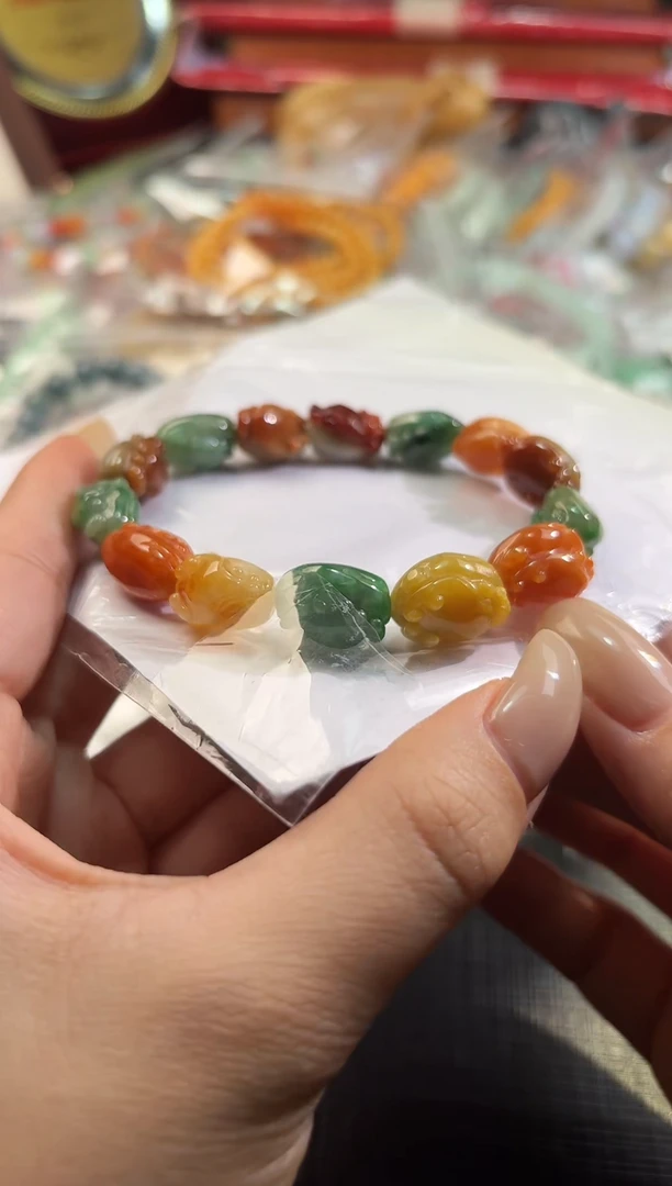 翡翠未镶嵌颈饰100628997