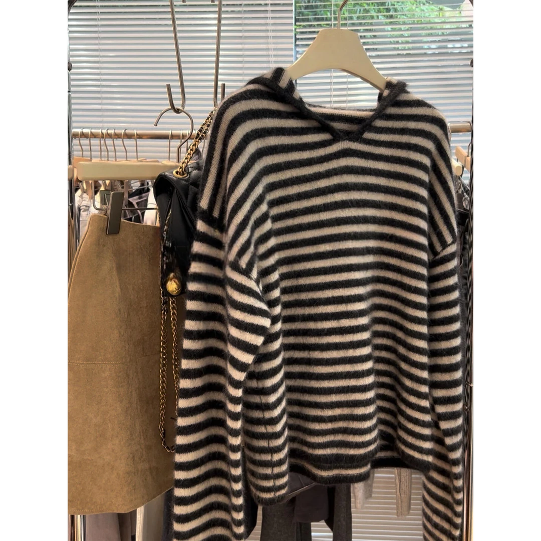 端庄优雅大气！黑米条纹连帽针织衫毛衣女秋冬新款宽松慵懒风上衣