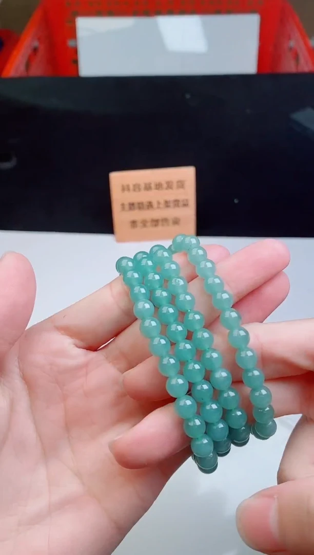 颈饰未镶嵌翡翠   ·