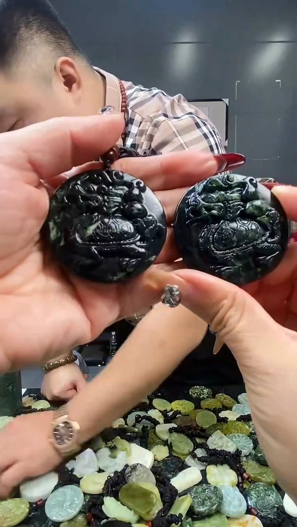 未镶嵌蛇纹石玉其他天然岫玉（多样性发其中之一）