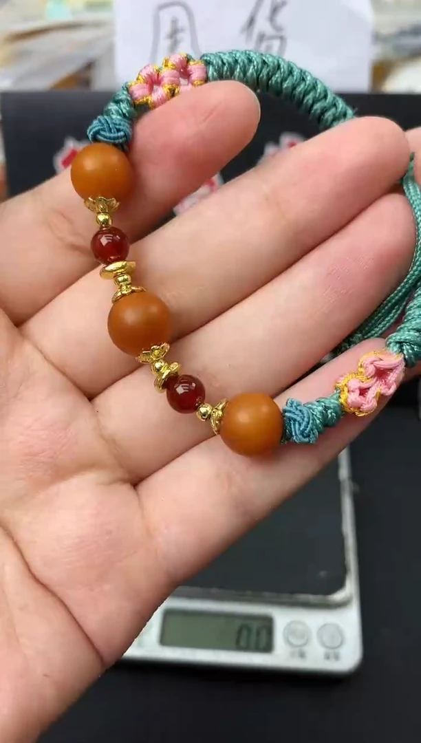 蜜蜡未镶嵌珠宝奇石74