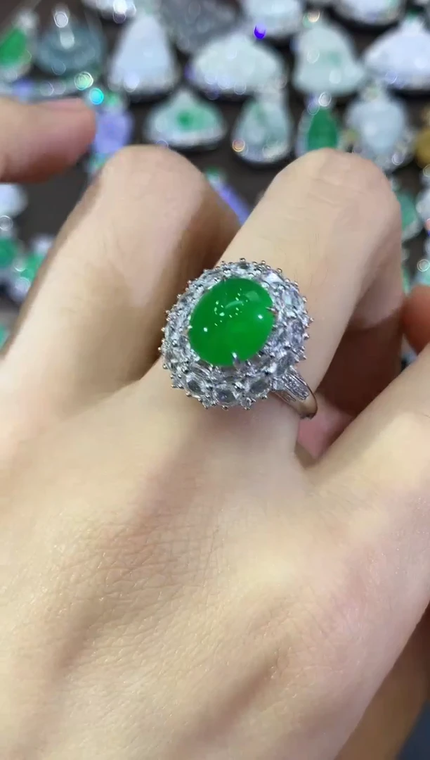 18K金镶嵌戒指翡翠小*点C77