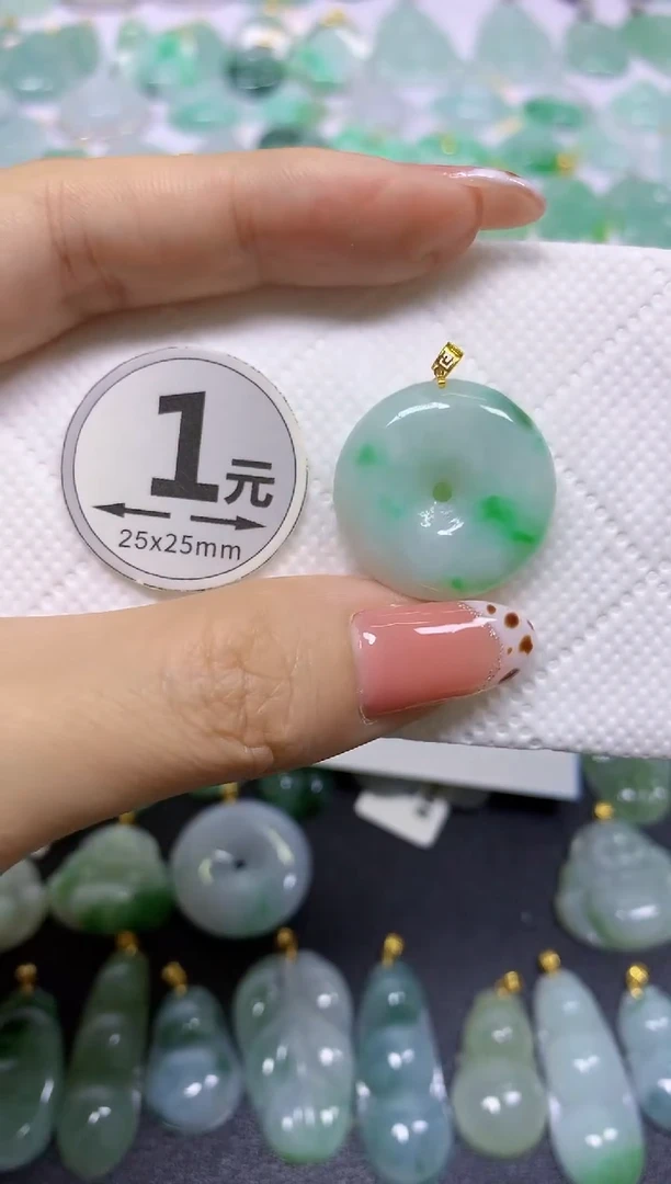 颈饰18K金镶嵌翡翠天然翡翠A货