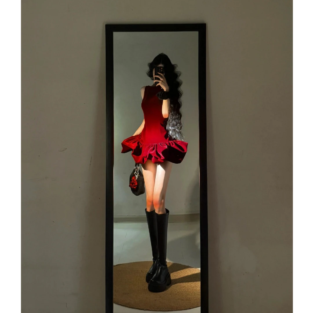 2025春秋新款时尚气质纯欲辣妹甜美风纯色无袖吊带短款花苞连衣裙