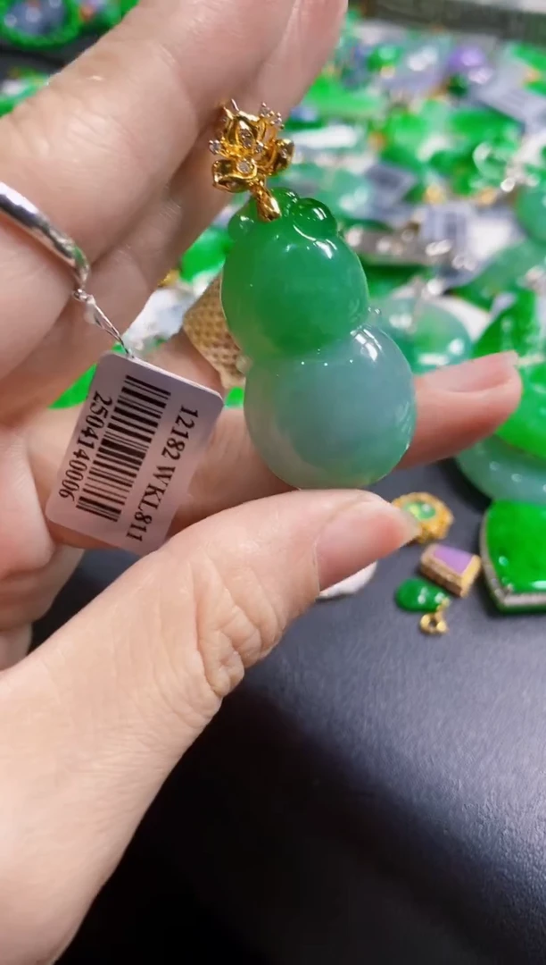 定制翡翠18K金镶嵌葫芦