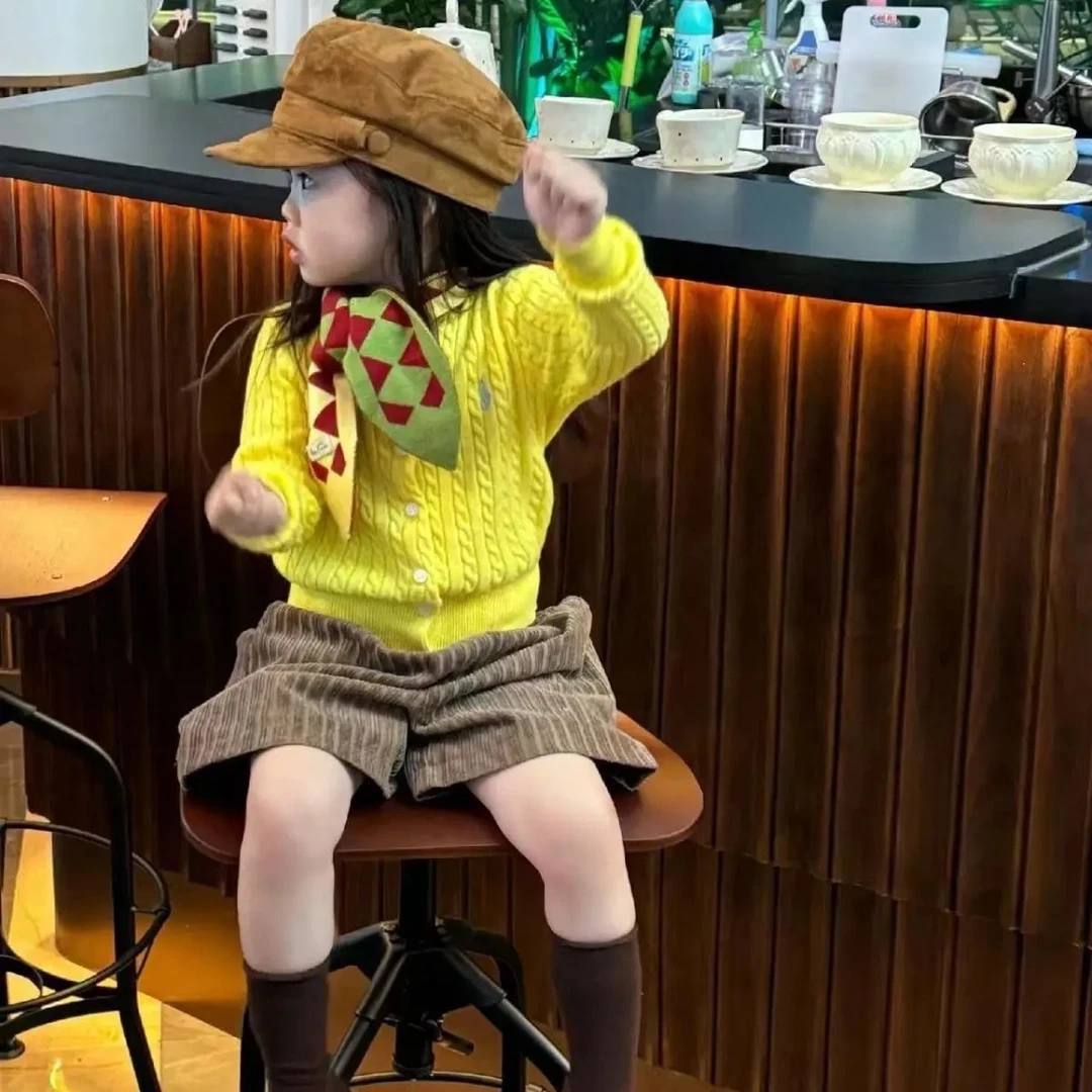 壹妈韩版童装女童早秋穿搭套装洋气儿童黄色针织开衫外套格子短裤