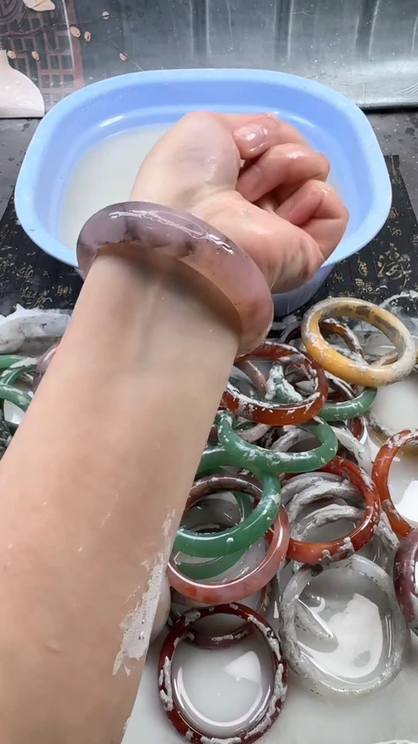 【闪购商品】石英质玉手镯未镶嵌60 61