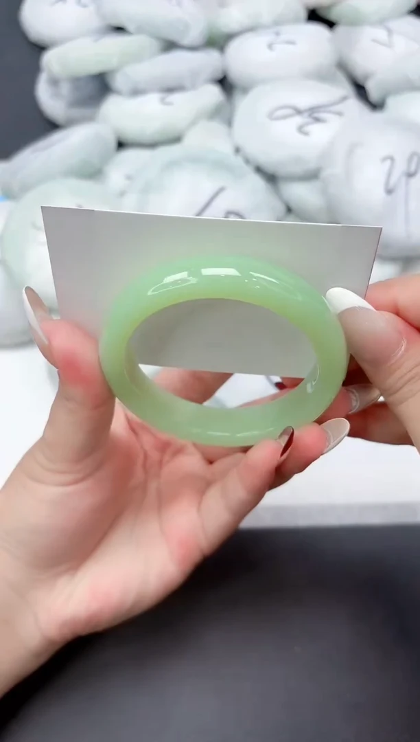 未镶嵌手镯石英质玉285-56.4